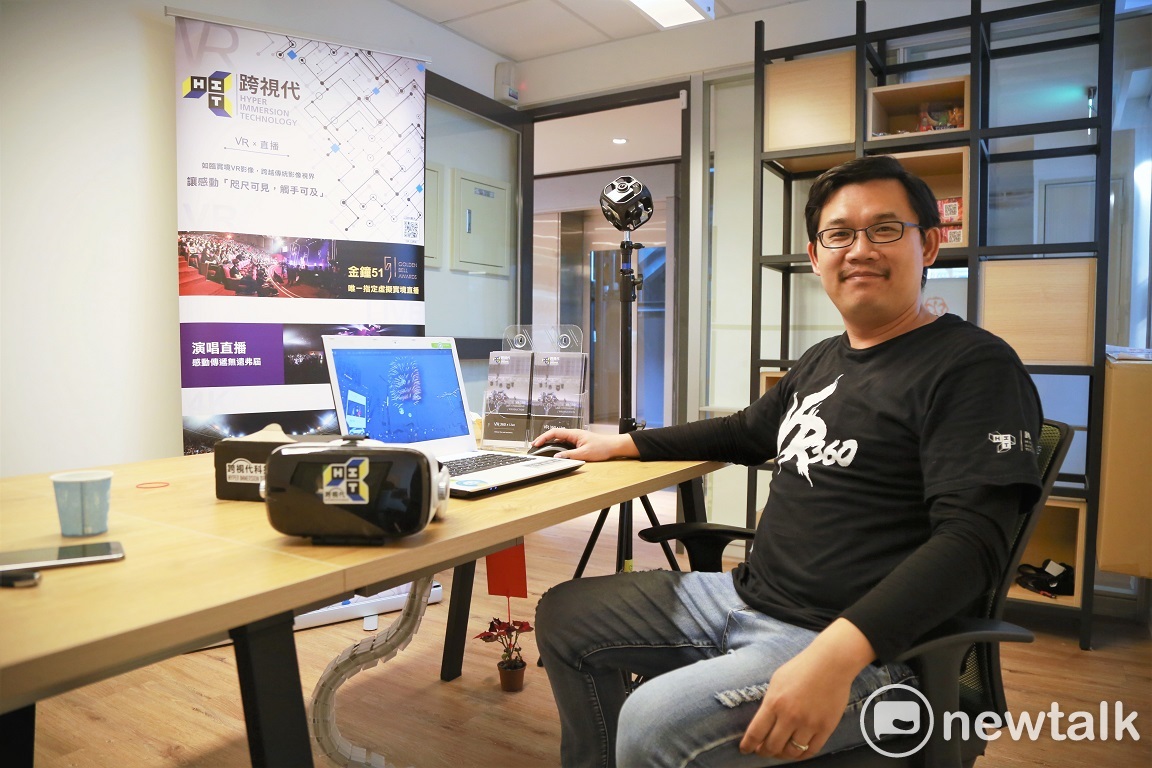 跨視代科技行銷總監蕭富仁分享跨視代成立經過。 圖：朱泓任/攝