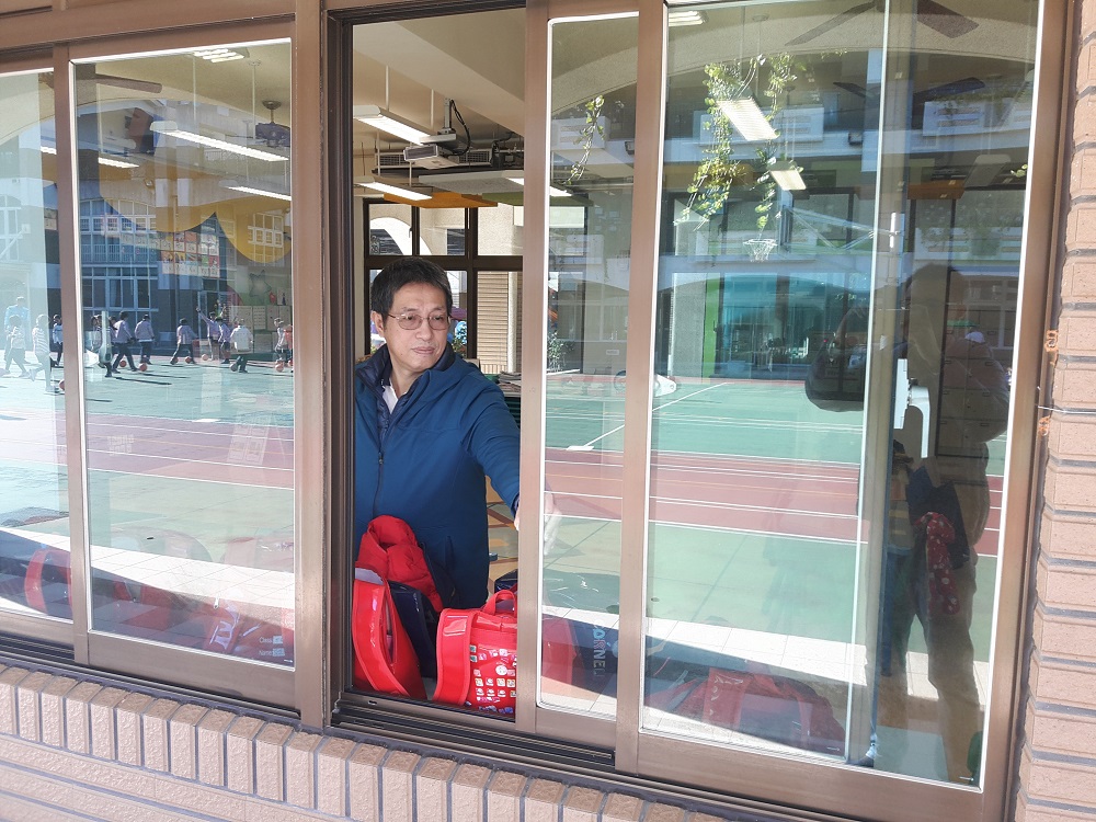幼兒園為維護室內空氣品質，開窗通風換氣。 圖：桃園市環保局提供