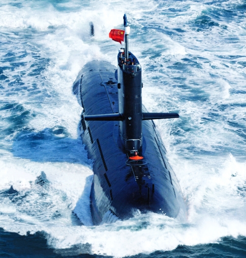 日本防衛相小野寺五典今天在防衛省向媒體表示，11日在尖閣諸島（釣魚台列嶼）鄰接海域潛水航行的中國海軍潛艇，是一艘「商」級攻擊型核動力潛艇。 圖 : 翻攝自中華網