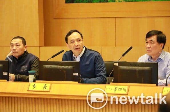 朱立倫在市政會議中宣布無名氏第8年捐贈2千萬元。 圖：王峻昌/攝