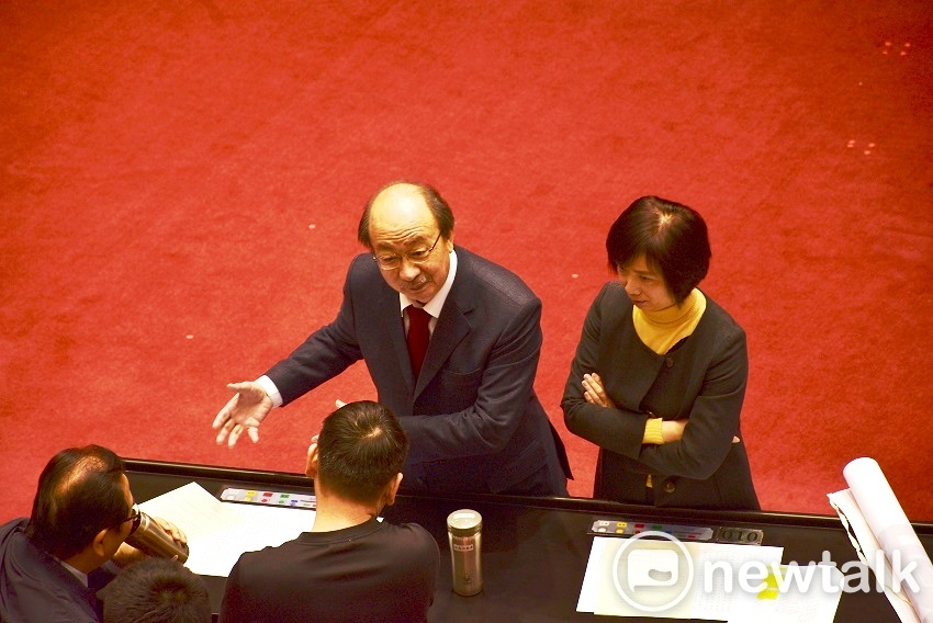 柯建銘今早在行使監委同意權時，就先與國民黨團幹部林德福先行溝通。 圖：趙婉淳／攝