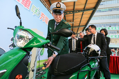 中華郵政率先租用或採購電動機車，由中華車生產的emoving雀屏中選。 圖 : 中華車/提供