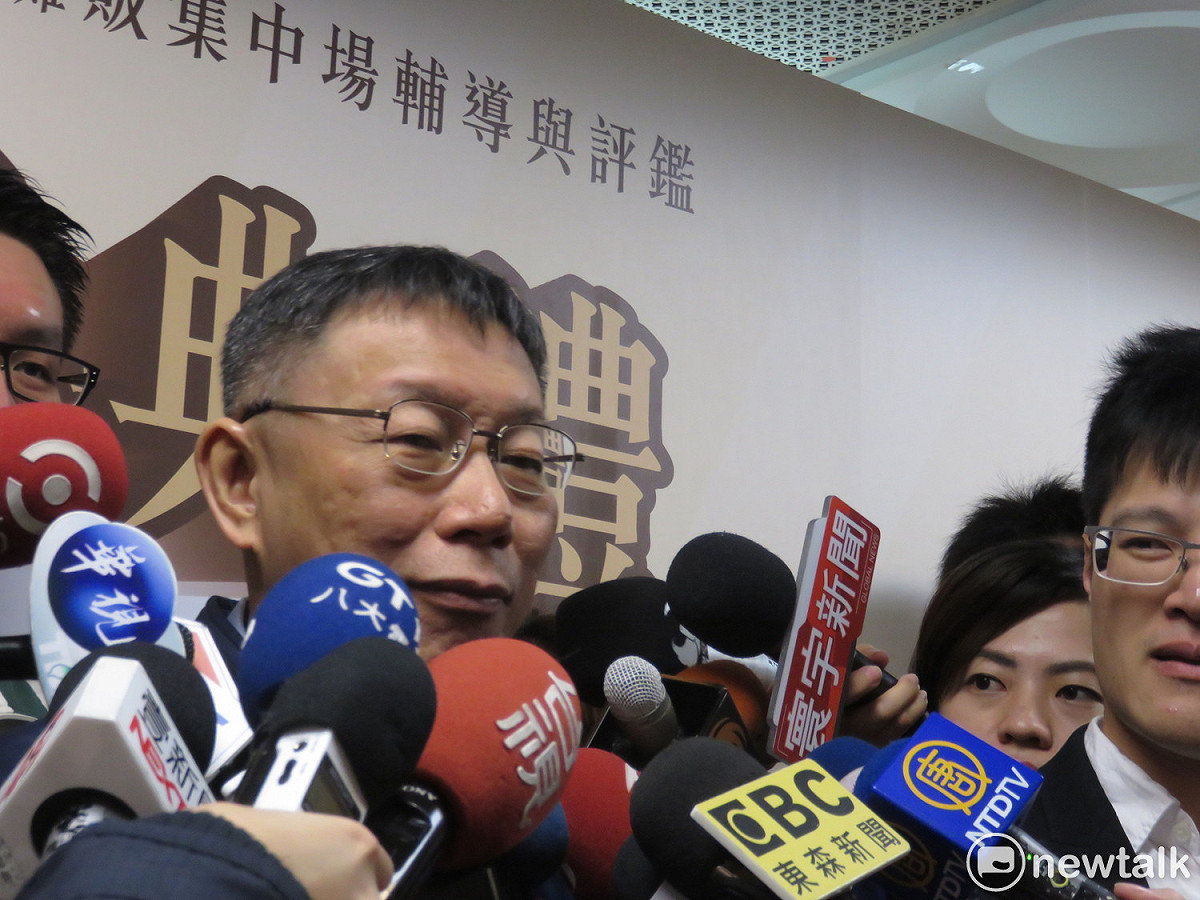 台北市副發言人陳思宇今日起接任觀傳局長，有媒體質疑是否與她父親陳建銘為台北市議員有關，市長柯文哲今說，「不是啦，不要這樣講」、「用人不論出身」。 圖：周煊惠 / 攝