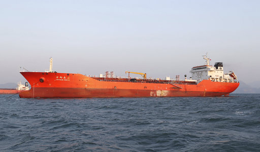 港籍漁船方向永嘉號(Lighthouse Winmore)由陳世憲承租，承載六百噸精煉油與北韓在公海交易。 圖：達志影像/美聯社
