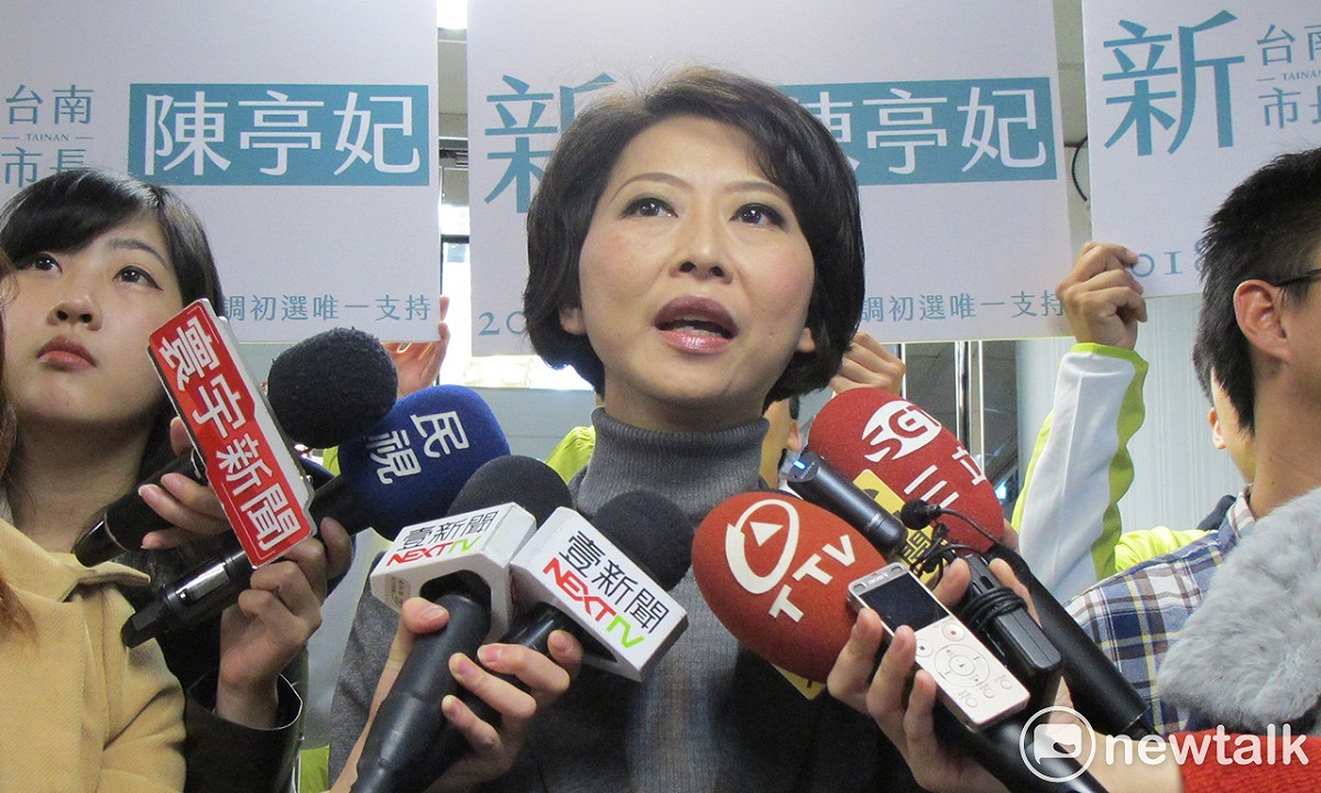 民進黨立委陳亭妃18日到黨中央登記參選台南市長初選。 圖：林朝億/攝