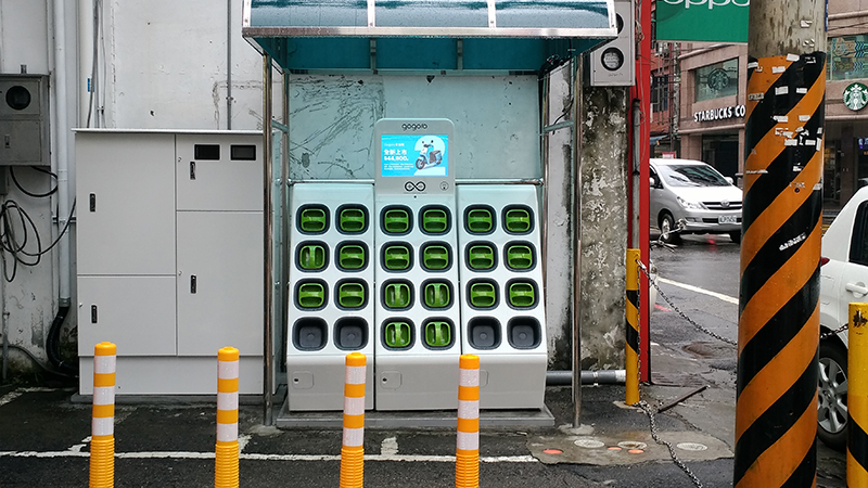 電動機車大廠Gogoro將在在桃園市龍潭客家文化館以及鄰近的石門水庫、三坑老街、龍潭大池等地點設置換電站。 圖 : 翻攝自Gogoro官網