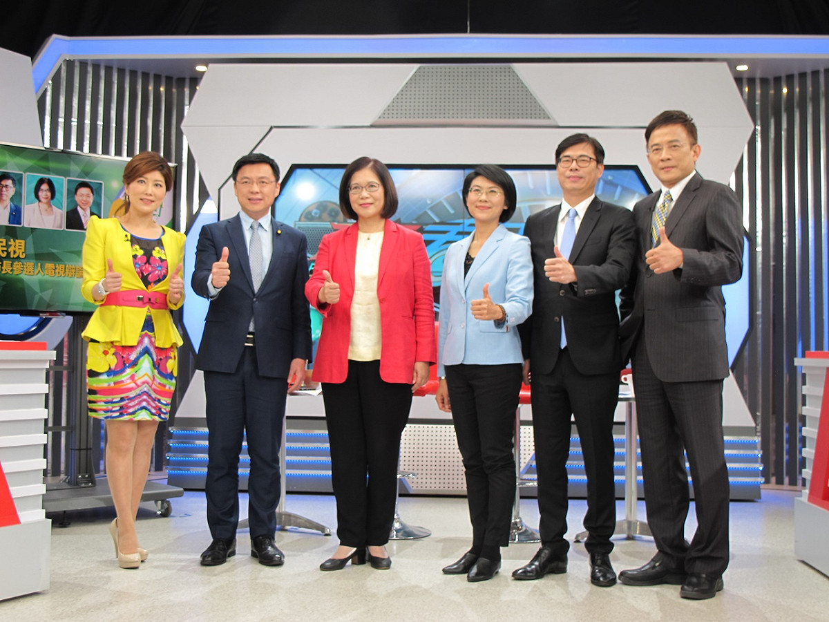 民進黨四位高雄市長初選候選人18日接受政經看民視節目邀請，進行政見辯論。 圖：林朝億/攝影