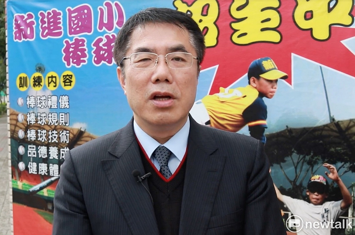 民進黨台南市長初選再爆口水戰，民進黨前秘書長李俊毅今早在民進黨部一樓前召開記者會，控訴立委黃偉哲與台南市議員郭秀珠是「黑金組合。」對此，黃偉哲今下午表示，選舉不必選成這樣。 圖：黃偉哲辦公室提供
