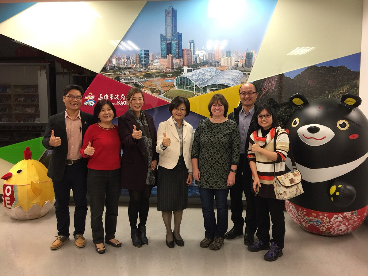 高雄市觀光局與郵輪公司合影。 圖：航港局/提供