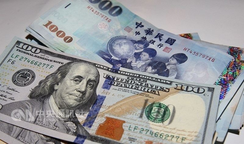 今天新台幣一度重貶近2角，但出口商拋匯賣壓出籠後貶幅收斂，以29.307元兌1美元作收，貶值7.2分，創近半個月新低。 圖 : 中央社