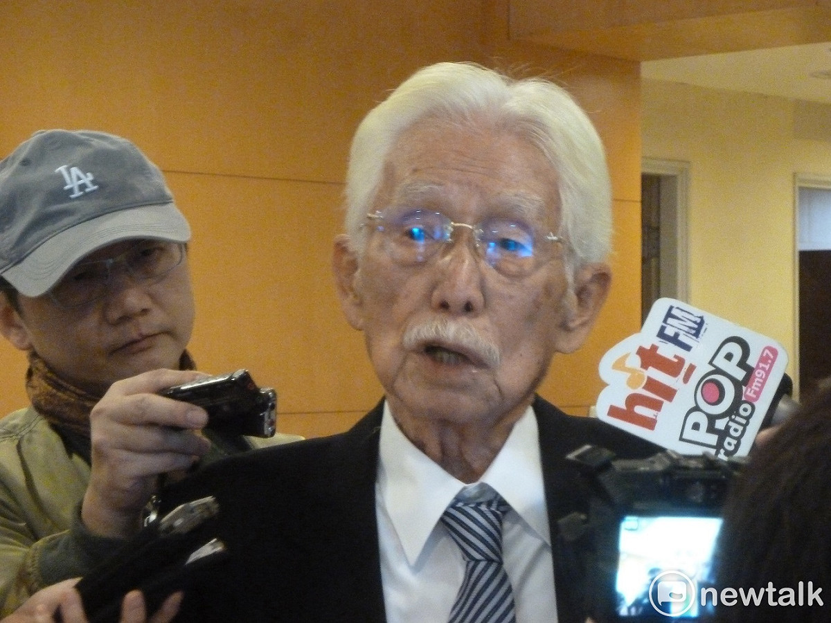 總統府資政辜寬敏今（19）日表示，前總統陳水扁以保外就醫的身分，北上出席前總統李登輝壽宴，也許不是那麼適合。 圖：謝莉慧/攝
