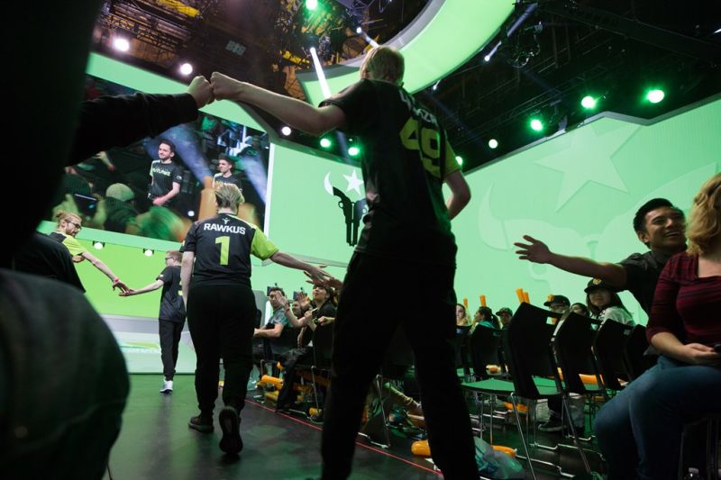Mendokusaii漸漸在電競圈打出知名度，後來加入OWL、成為休士頓法外狂徒的一員。 圖 : 暴雪娛樂提供