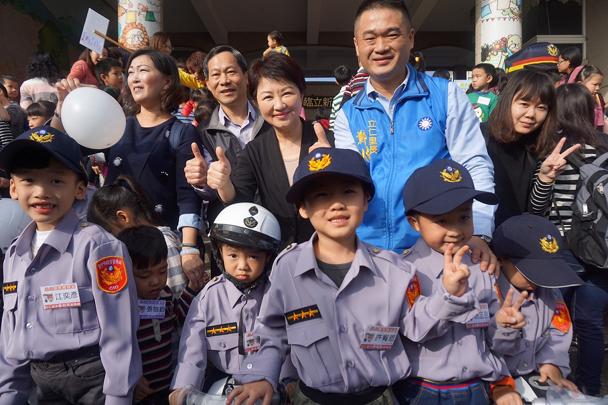 盧秀燕參加寒假小小警察體驗營。 圖: 盧秀燕辦公室/提供