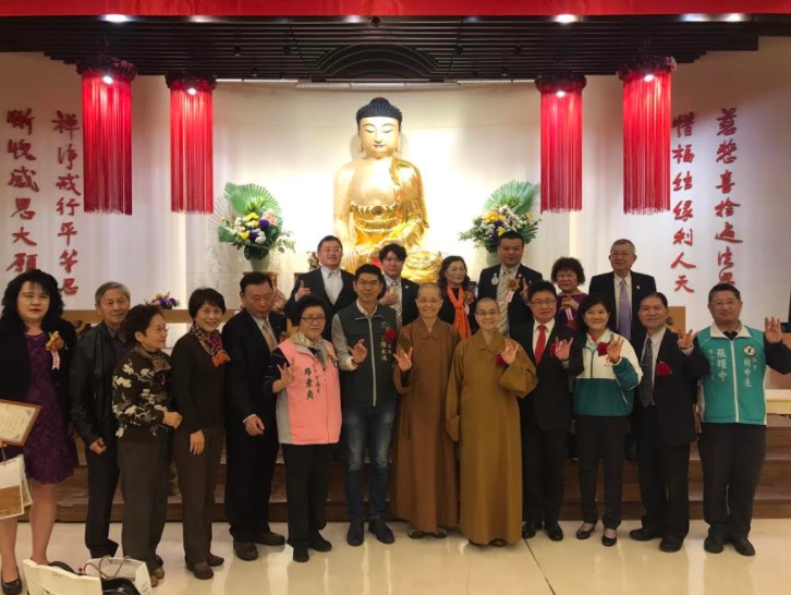佛光山惠中寺與佛光山慈悲社會福利基金會今(20)日舉辦「法寶節祈福法會暨寒冬送暖活動」。 圖：台中市政府/提供