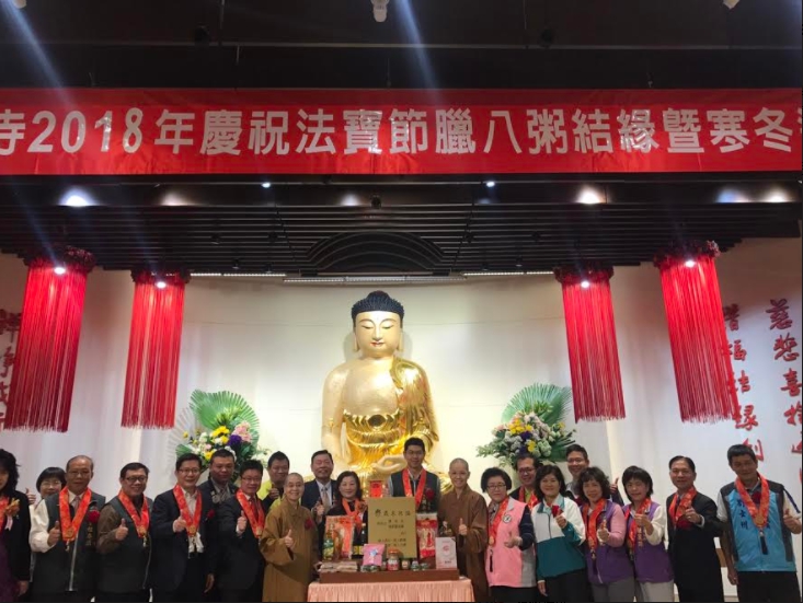 佛光山惠中寺與佛光山慈悲社會福利基金會今(20)日舉辦「法寶節祈福法會暨寒冬送暖活動」。 圖：台中市政府/提供