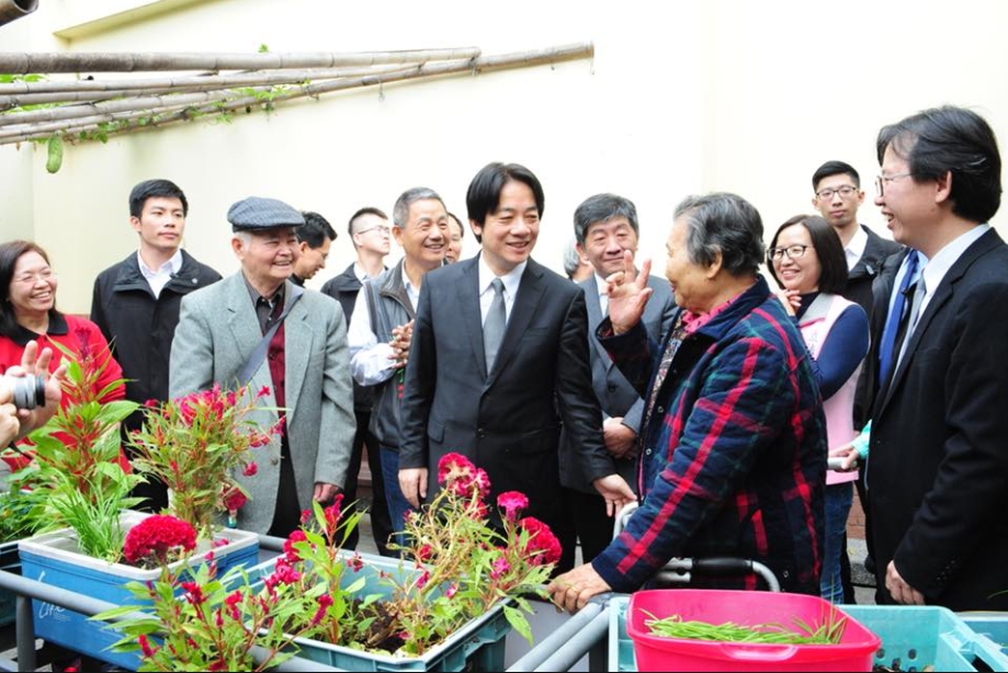 賴清德指出，濁水溪的揚塵問題存在已久且相當嚴重，因此行政院成立跨部會專案小組，納入經濟部水利署、農委會及環保署等，提出水覆蓋工法、綠覆蓋工法及其他覆蓋工法。 圖：取自賴清德臉書