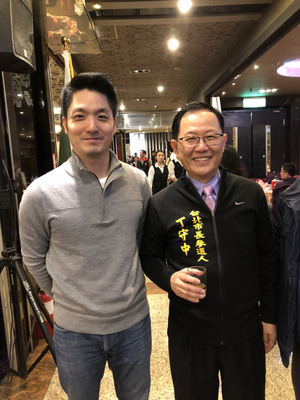 國民黨籍立委蔣萬安（左）日前宣布不參選台北市長，已表態參選的前立委丁守中（右）20日受訪表示，上午出席活動時有遇到蔣萬安，雙方互相加油。 圖 : 民眾提供