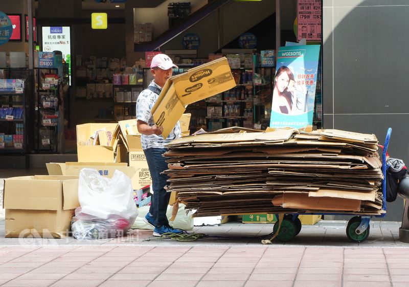 主計總處公布，106年全年失業率為3.76%，創民國91年來16年新低。 圖 : 中央社