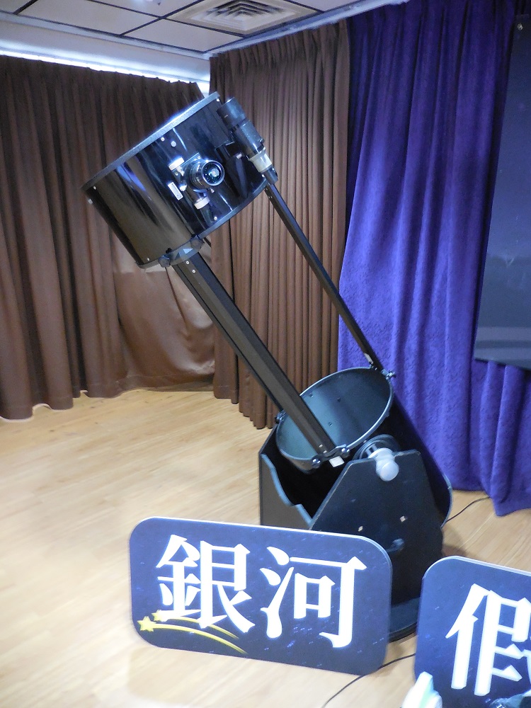 口徑40公分的大型的牛頓式天文望遠鏡。 圖：丘秝榕／攝