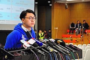 香港「本土民主前線」前發言人梁天琦等多名核心成員，先前被官方依暴動罪等罪嫌起訴。梁天琦等人今天到法院應訊，但梁天琦被當庭收押，無法交保。 圖 : 翻攝自維基百科