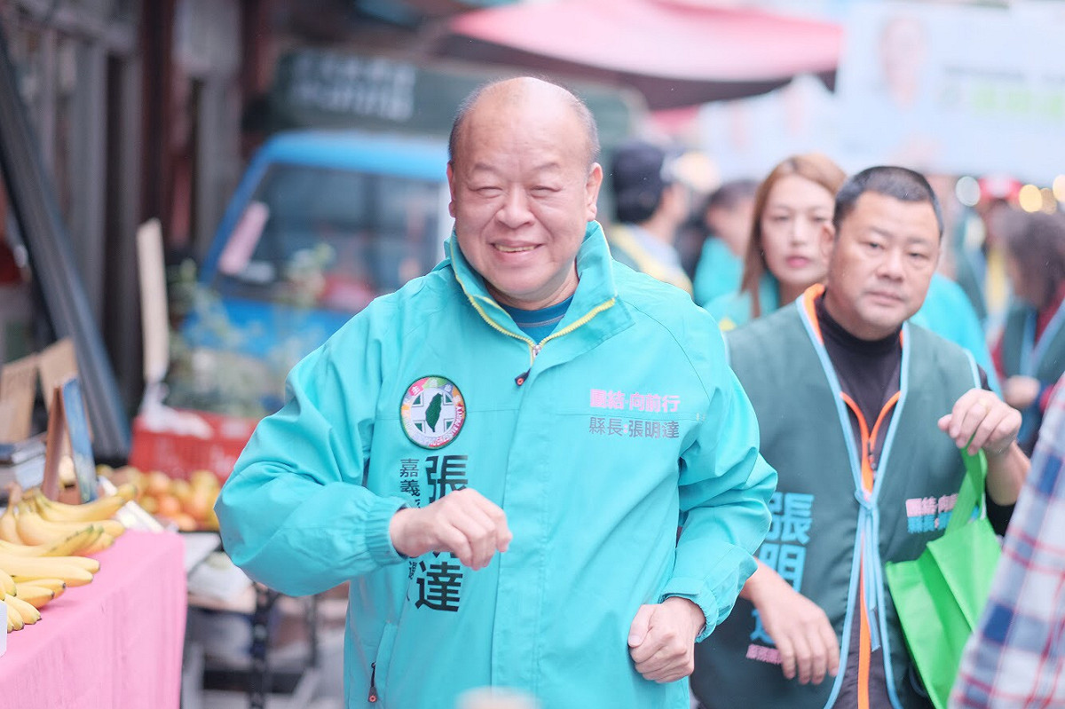 張明達到民雄掃街。 圖：新頭殼資料照片