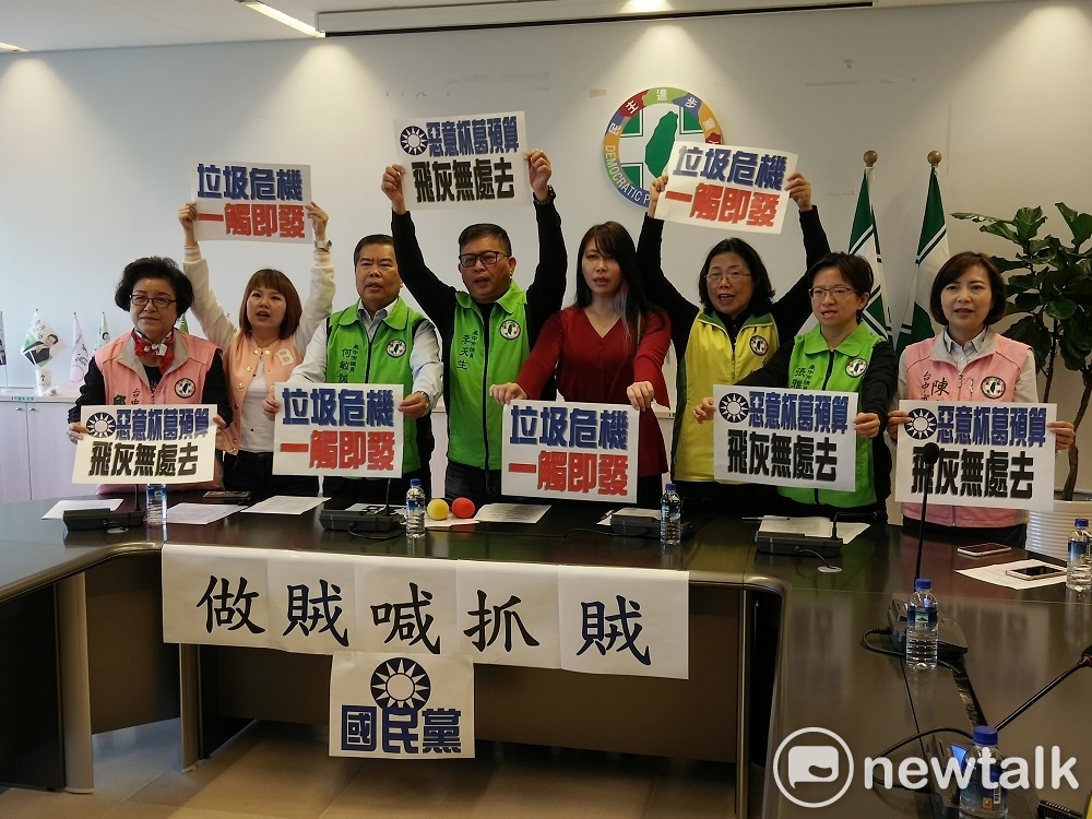 民進黨團憂先總預算未過，垃圾大戰一觸即發。 圖 : 唐復年/攝