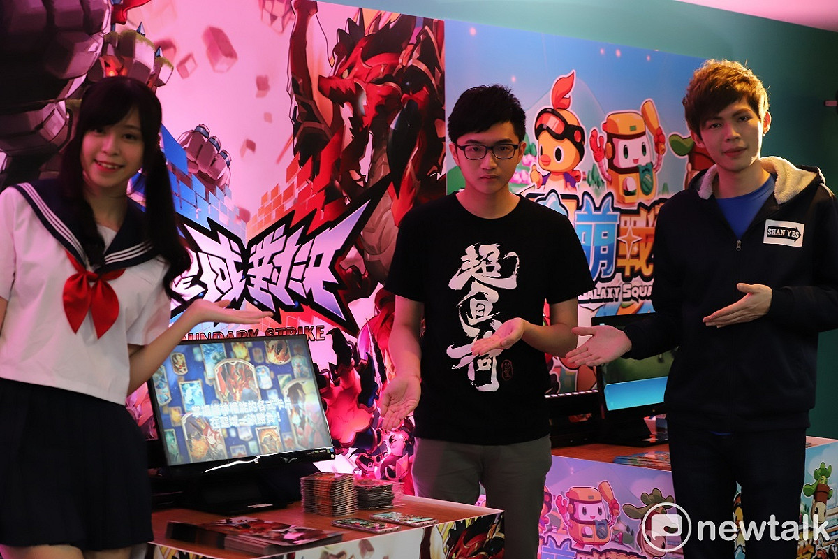 由台灣遊戲廠商JFI Games競鋒國際所自製研發的全球首款AR電競手遊《聖域對決》終於登場了，今（23）日競鋒國際舉行了記者會，展示了這款遊戲，更邀請了三位明星實況主助陣。  圖：蔡幸秀/攝