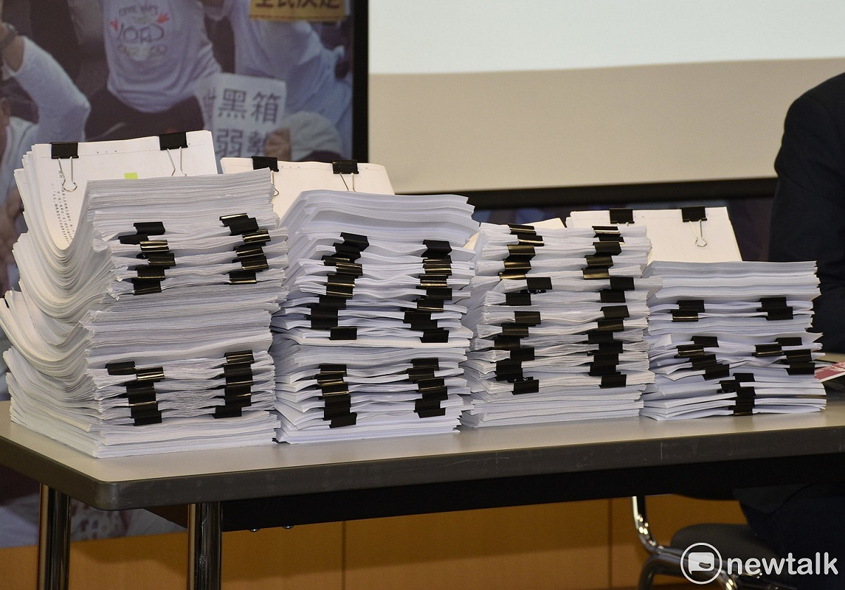 幸福盟將3000多份連署書送至中選會。 圖：黃韋銓/攝