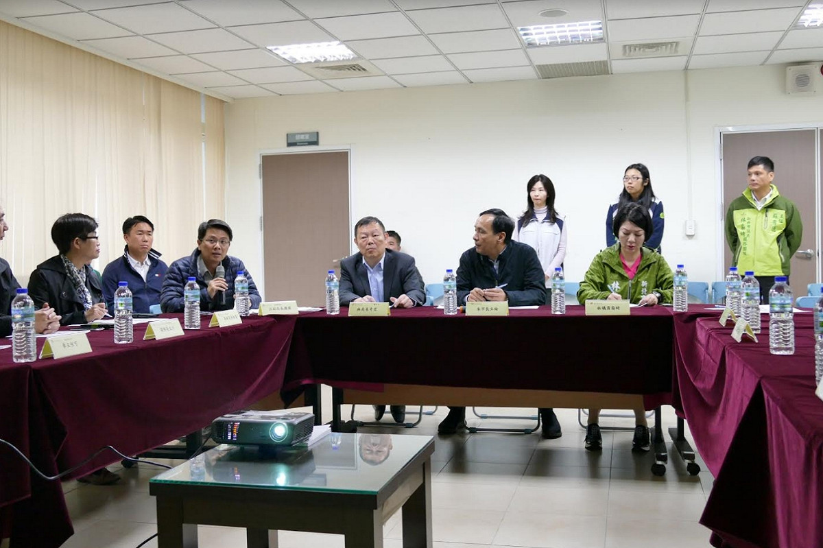 城鄉局副局長汪禮國補充瑞芳區未來醫療設施規劃情形。 圖：新北市政府/提供