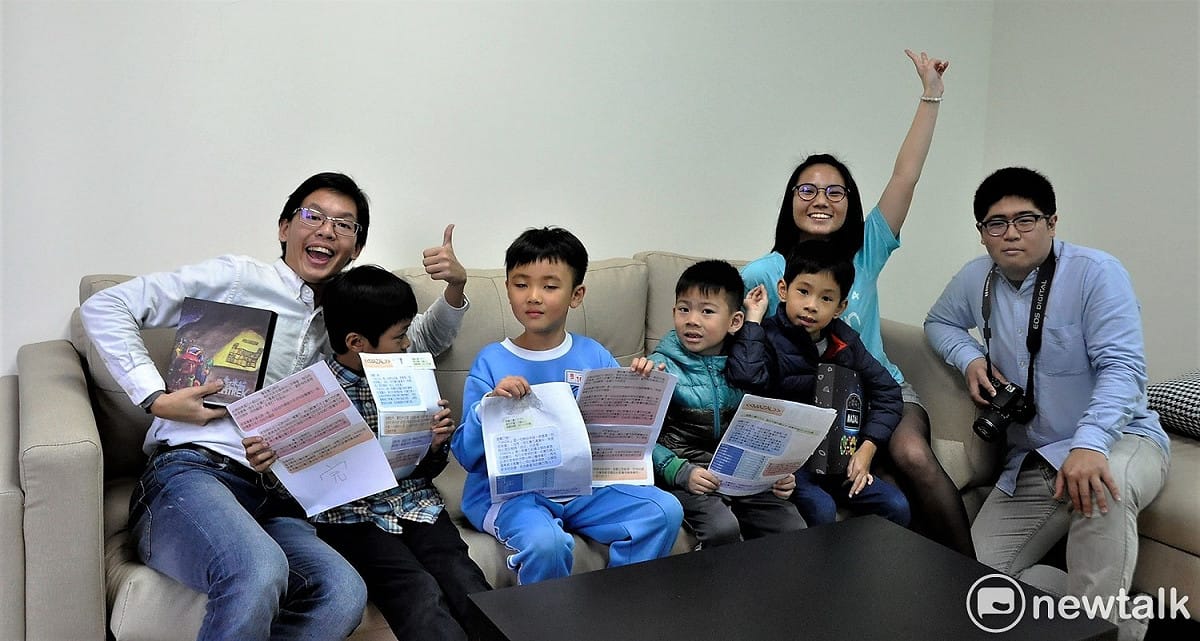 林佳瑩（右2)、廖晉毅(右1)，他們在大學時代都到過偏鄉，幫助孩子的經驗，讓他們體認唸書對他們來說很容易，卻也是不少孩子的苦差事。 圖:陳香蘭／攝