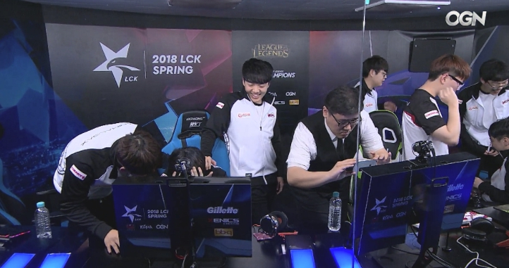 Deft於SK戰勝SKT後喜極而泣，歷經530天的堅持，就為了迎接這一刻，也代表KT突破了里程碑。 圖：翻攝自Twitch直播