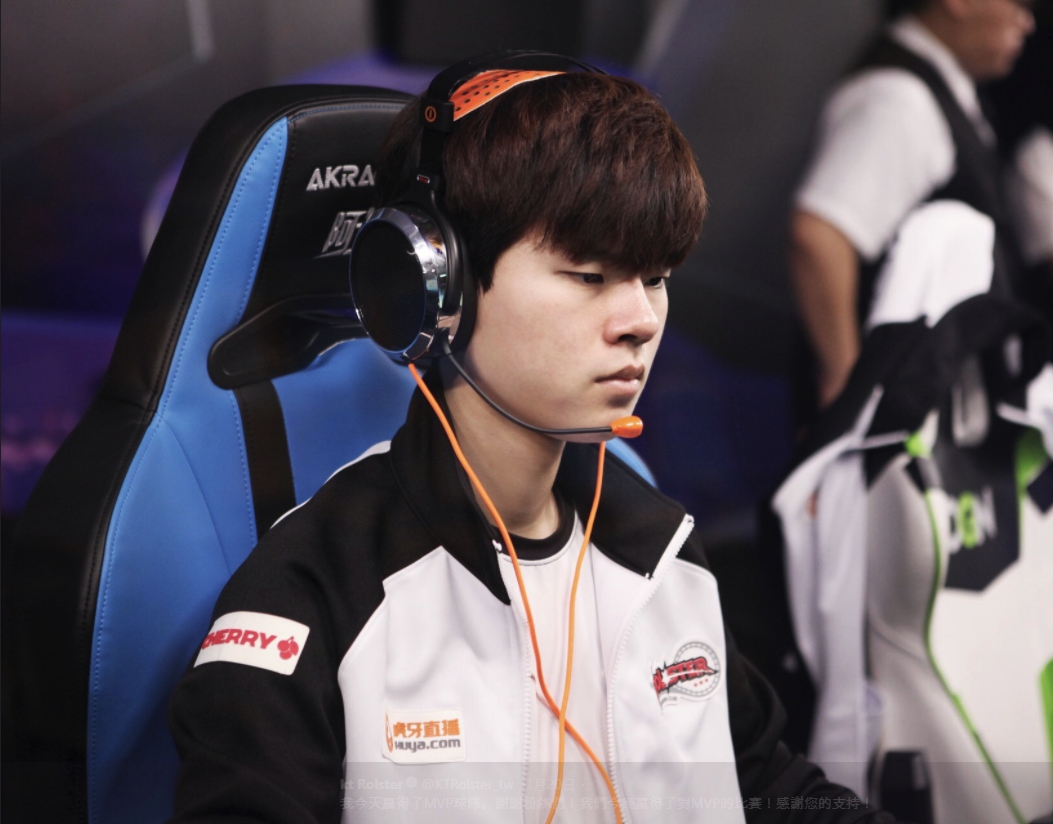 SK Rolster選手 Deft 平時對於賽事勝負無太大反應，今(25)日戰勝SKT喜極而泣。 圖：翻攝自SK Twitter