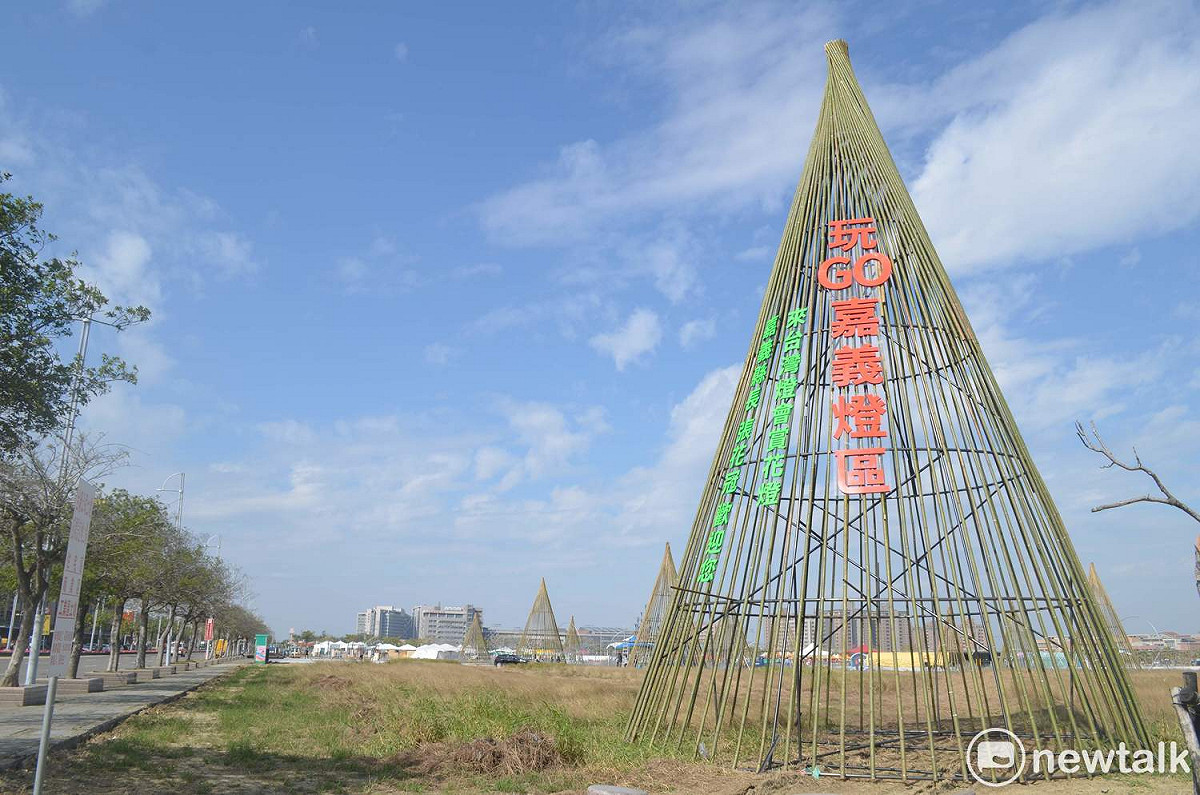 2018台灣燈會將連續舉行24天，目前緊鑼密鼓加緊趕工中。 圖：蔡坤龍/攝