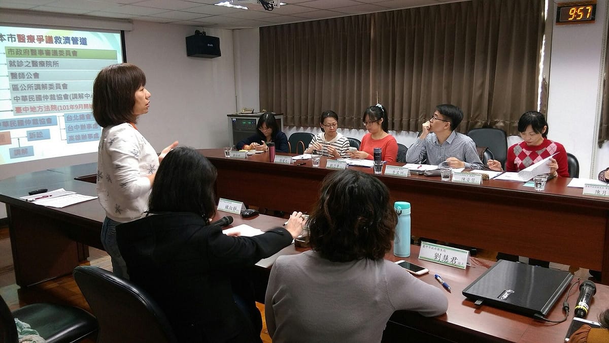 台南市政府衛生局參訪台中市衛生局，交流醫療爭議調處經驗。 圖：台中市政府/提供