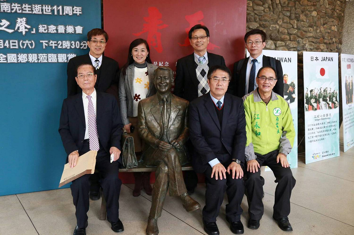 黃偉哲率競選團隊前往陳定南紀念館緬懷陳定南，宣示將傳承市政設計師及清廉執政的精神。 圖：黃偉哲/提供