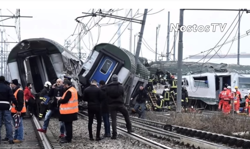火車六節車廂嚴重受損，其中一節車廂橫臥在軌道上。 圖：翻攝youtube