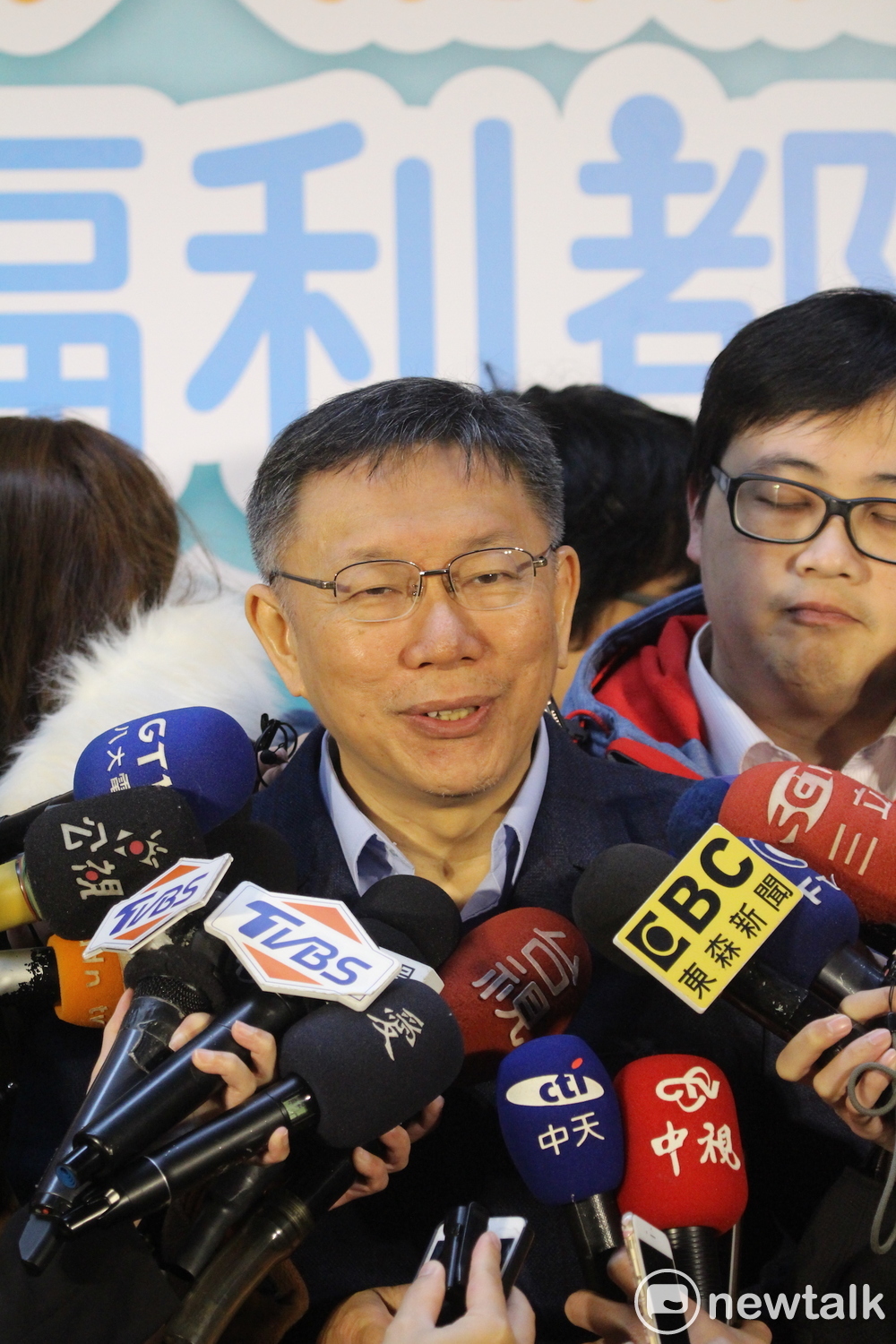 台北市長柯文哲日前跟總統蔡英文針對「台灣價值」隔空喊話後，柯文哲下午將與蔡總統同台。柯文哲說，其實他跟小英總統關係還不錯，他認為雙方溝通沒有問題。 圖：周煊惠 / 攝
