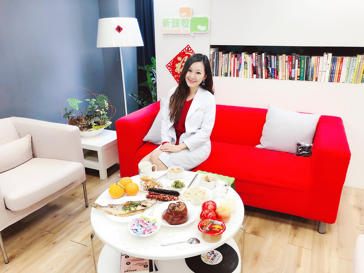 究竟過年該怎麼吃才健康，營養師許瓊月今天公開各種小技巧，讓大家能聰明的健康吃年菜！ 圖：陳宣如／攝