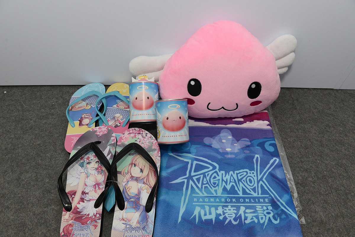 展場更推出限定超萌RO商品，如2018最新推出RO仙境傳說專屬悠遊卡、天使波利抱枕、RO限量夾腳拖組合及RO戰鬥應援毛巾等特色周邊商品。 圖：Gravity Taiwan/提供