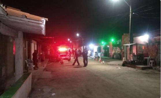 巴西夜店槍擊案釀14死，不願具名警官告訴新聞網站G1，「那是殘酷場景，一場屠殺，那是你在塞阿拉州從未見過的景象。」 圖:翻攝自G1推特