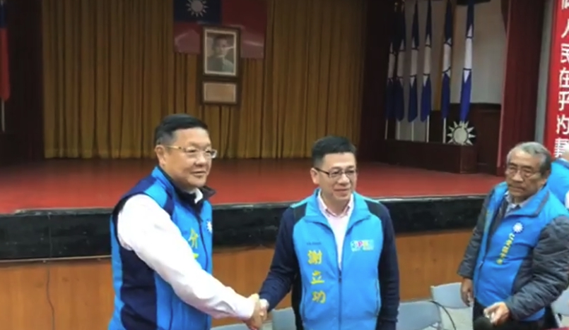 國民黨基隆市長參選人謝立功（中）今日表示，將請初選對手介文汲（左）擔任競選團隊發言人、並邀請宋瑋莉擔任競選團隊重要職位。 圖：新頭殼資料照