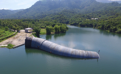 曾文水庫防淤隧道工程採用全世界首創的「象鼻引水鋼管」先進工法 。 圖：翻攝水利署官網