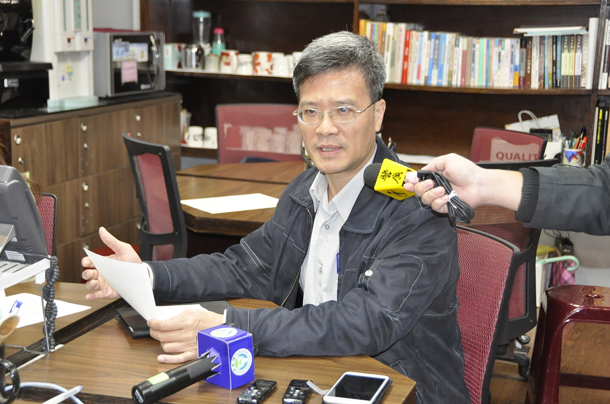 教育部人事處長陳焜元強調，台大校長遴選委員會沒有解散，爭議必須回到台大校長遴選委員會討論與確認。 圖:陳香蘭／攝