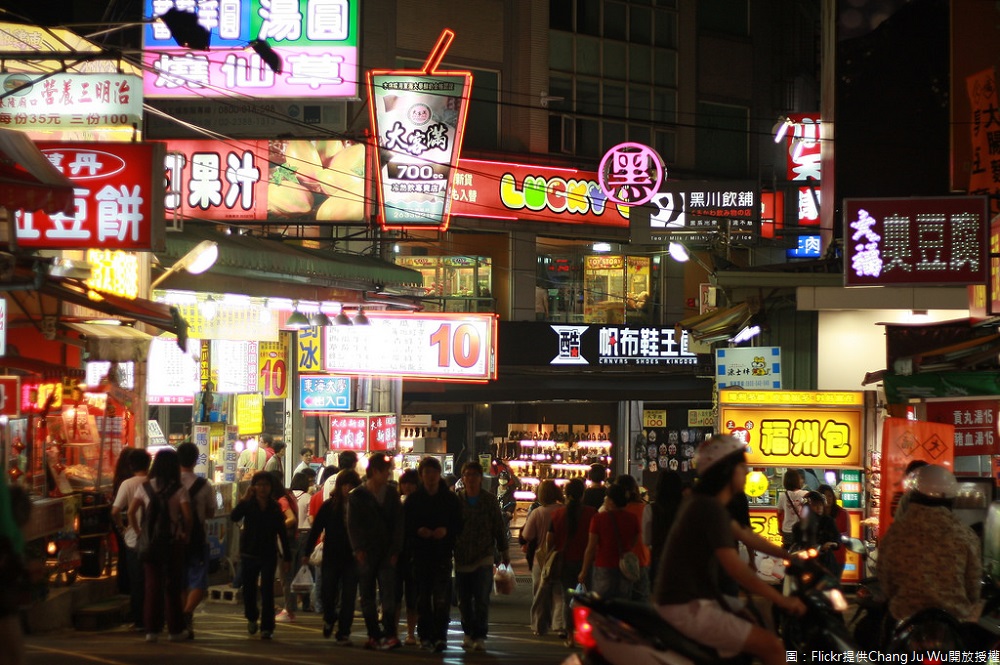 動保處更提到，許多不藏私的告訴大家許多景點推薦，晚餐宵夜首選的東海夜市。圖為資料照片。 圖：Flickr提供Chang Ju Wu開放授權