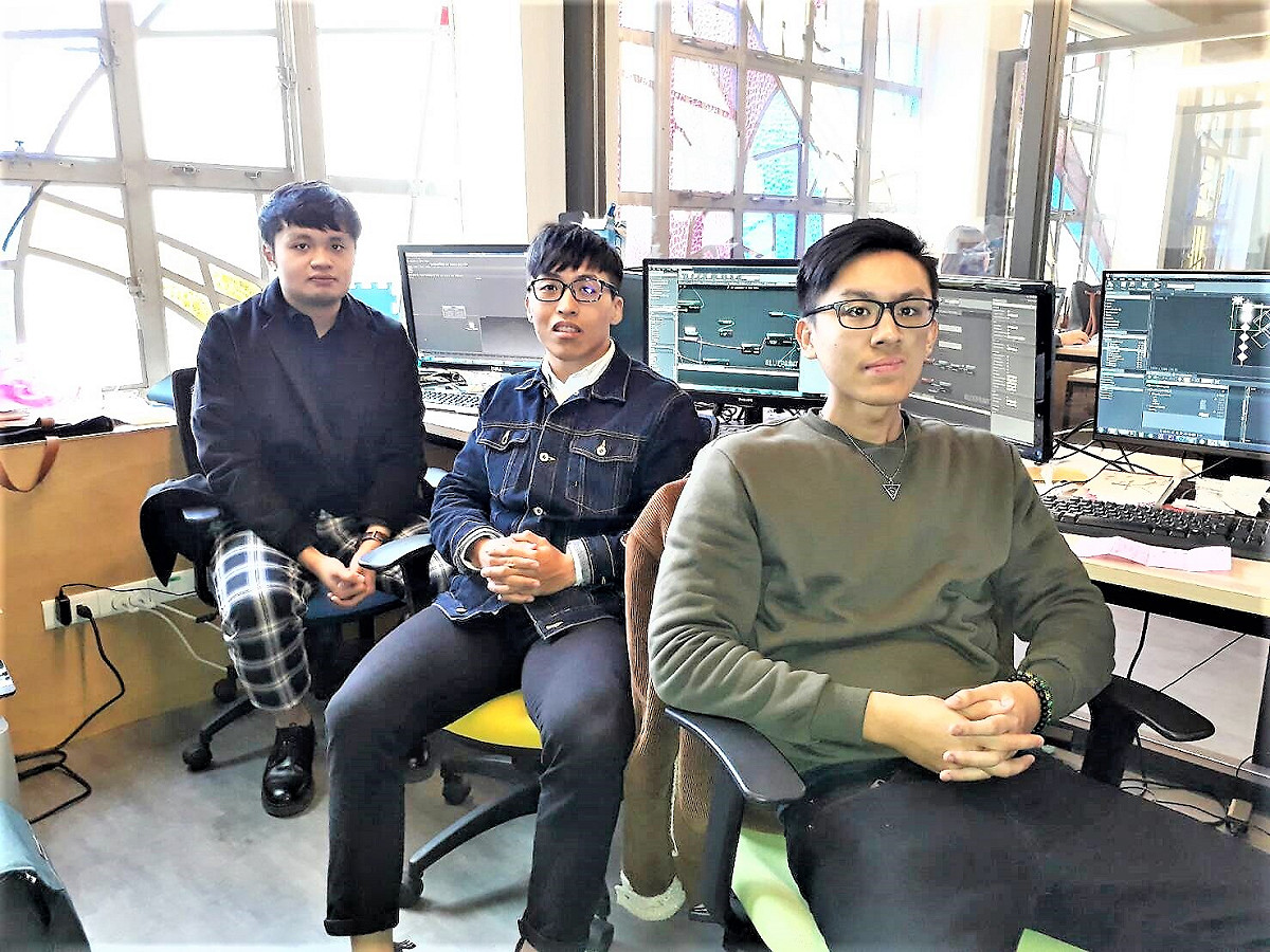 去年3月，創業開公司，廖耕亞、林明毅和林嵩堉已設計了十多件VR實境產品；連做月子中心都希望銷售能走向VR實境化。 圖：陳香蘭／攝
