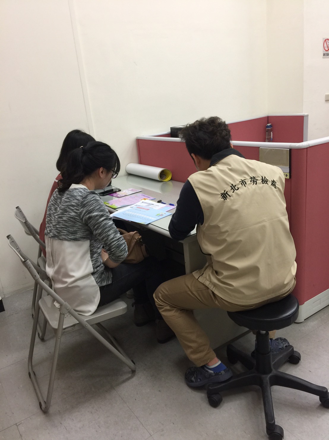 新北市勞檢處實施勞條檢查情形。 圖 : 新北市勞工局/ 提供