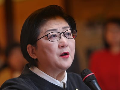 婦聯會主委雷倩29日出席記者會，會中籲請會員們31日親自出席臨時會員大會投票，決定婦聯會未來。雷倩在記者會中講到激動處數度哽咽落淚，並表示會戰到最後一刻。 圖 : 中央社