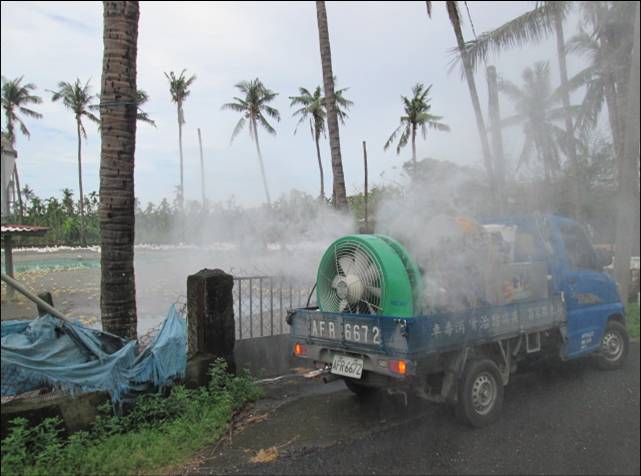 屏東縣防疫所提到，因氣溫降低，禽流感病毒較活耀，需加強養禽場監測採樣及周邊消毒工作。 圖：屏東縣政府提供