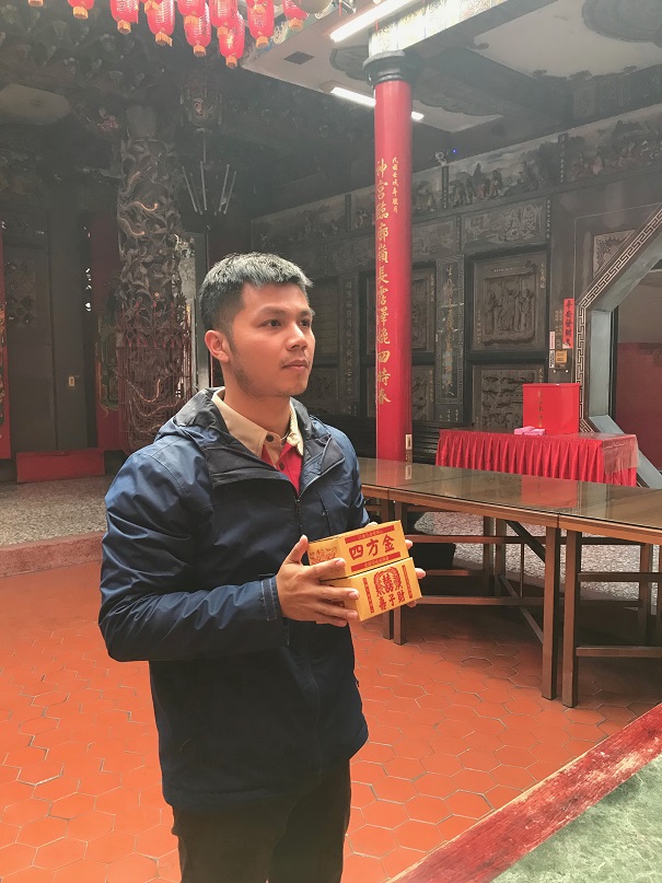 前來廟裡祭祀的民眾。 圖：台中市環保局/提供