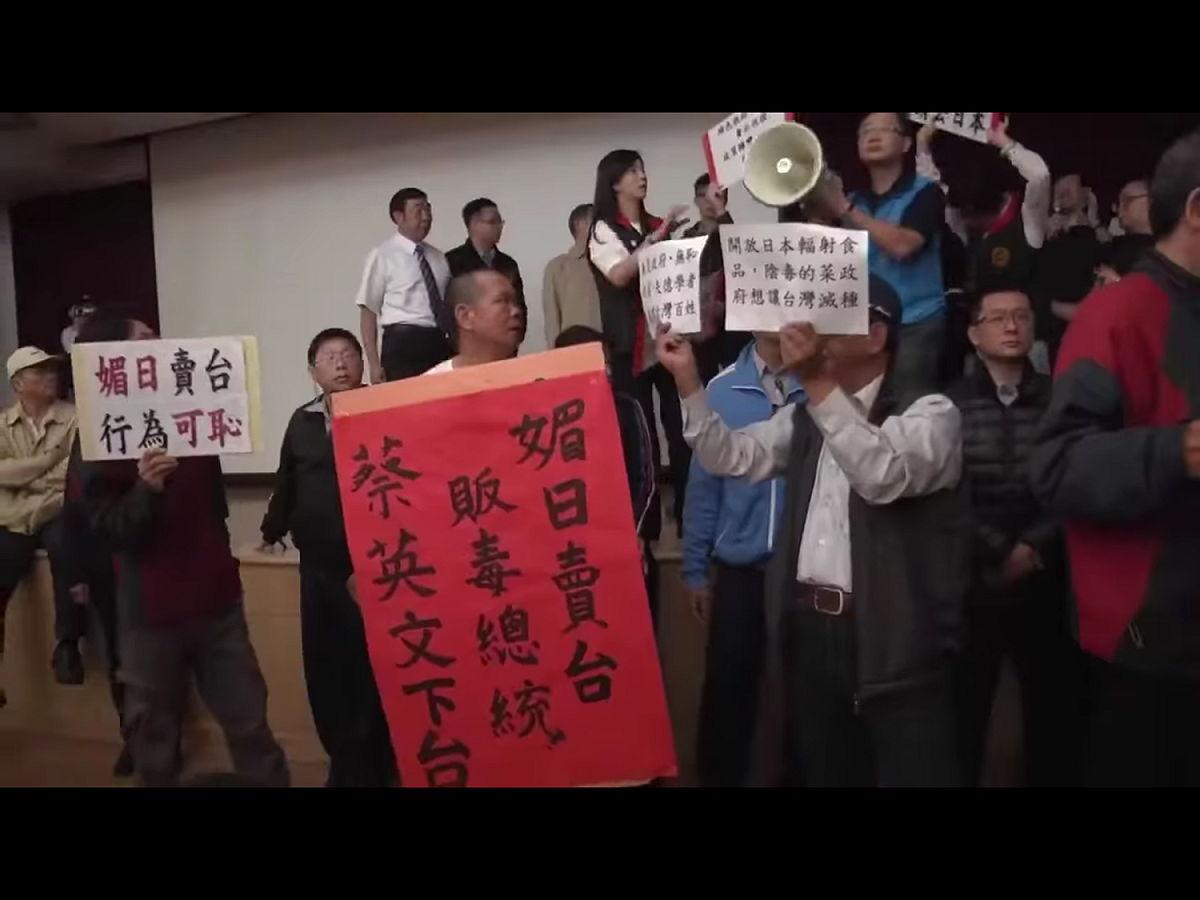 許多網友則是對核食進口引發的食安問題表示擔憂：「是否要以犧牲民眾生命健康為解禁核食買了單」，認為以後台灣將出現更多的健康隱患問題。 圖：翻攝自Youtube